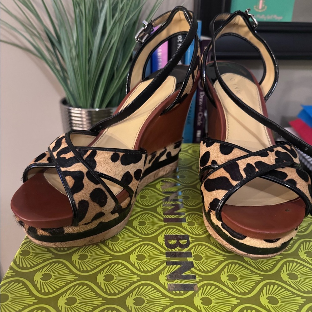 Gianni Bini Black and Tan Platform Shoes - Picture 4 of 11